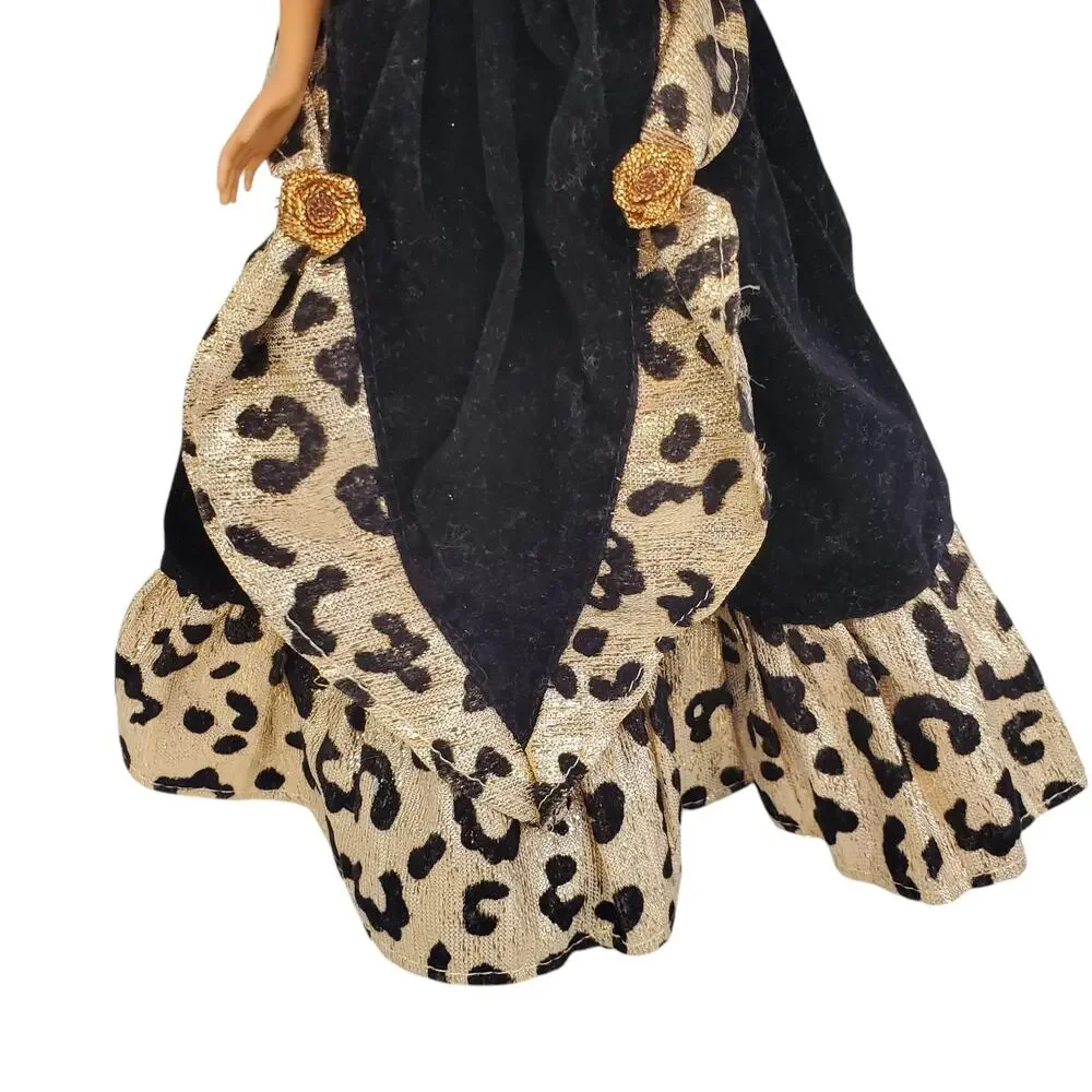 Barbie Queen Blonde Hair Blue Eyes Black and Gold Dress